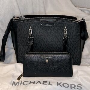Like new Michael Kors crossbody bag with matching wallet.  No damage or defects.